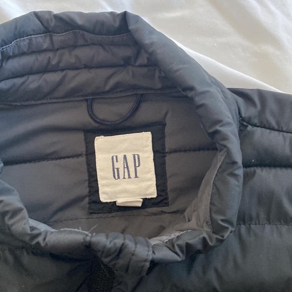Gap puffer jacket in size xs - Picture 3 of 3